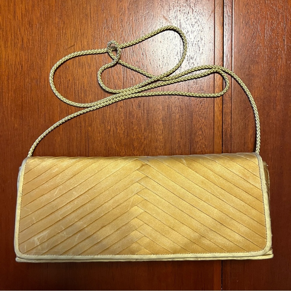 Valerie Stevens Gold Clutch Women's B2-8